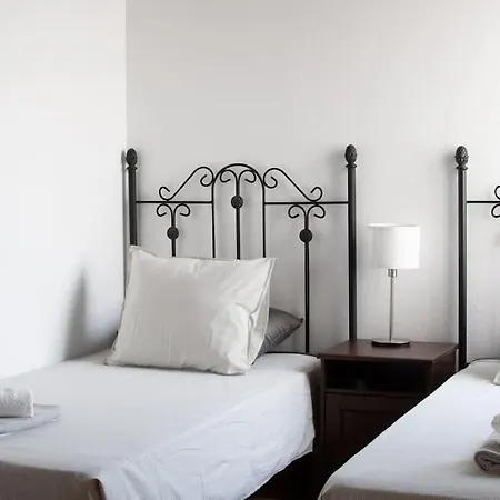 Ferienhaus Casa Marlay Spacious, Heated Pool, Bbq & Fast Wi-fi Only 15 Minutes Walk To Town