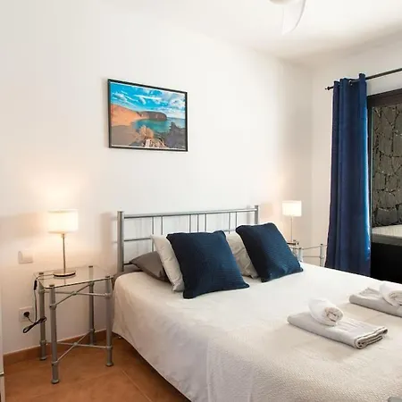 Casa Marlay Spacious, Heated Pool, Bbq & Fast Wi-fi Only 15 Minutes Walk To Town Playa Blanca (Lanzarote)