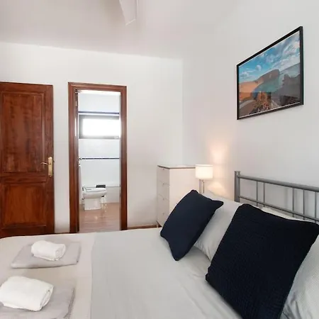 Ferienhaus Casa Marlay Spacious, Heated Pool, Bbq & Fast Wi-fi Only 15 Minutes Walk To Town Playa Blanca (Lanzarote)