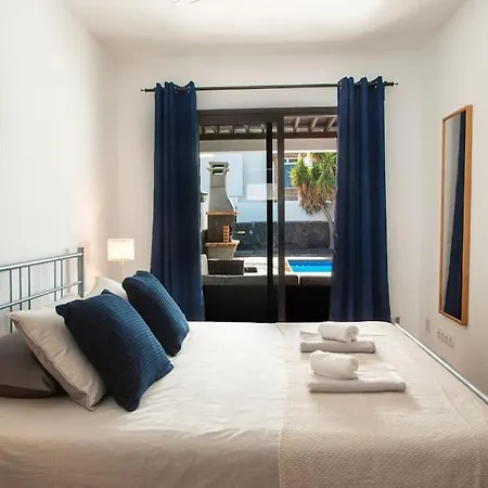 Casa Marlay Spacious, Heated Pool, Bbq & Fast Wi-fi Only 15 Minutes Walk To Town *