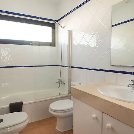 Casa Marlay Spacious, Heated Pool, Bbq & Fast Wi-fi Only 15 Minutes Walk To Town Ferienhaus Playa Blanca (Lanzarote)