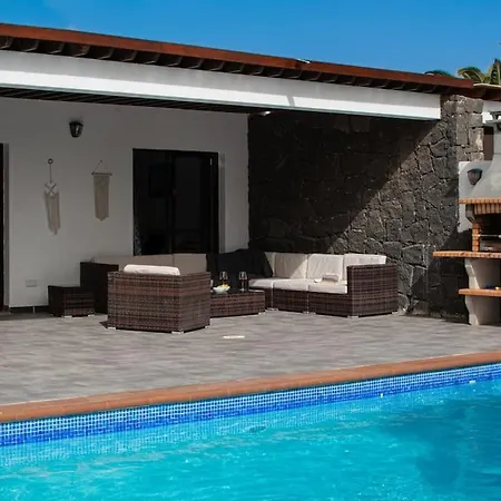 Ferienhaus Casa Marlay Spacious, Heated Pool, Bbq & Fast Wi-fi Only 15 Minutes Walk To Town