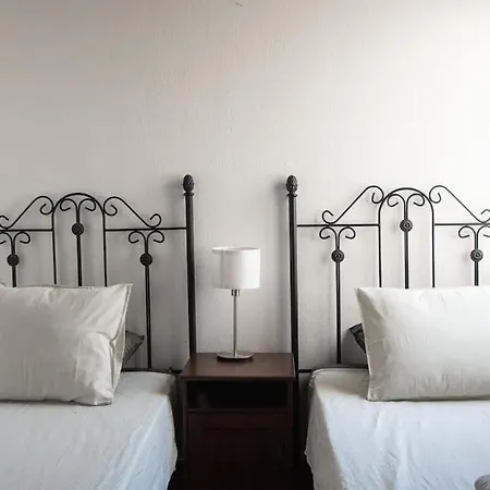 Ferienhaus Casa Marlay Spacious, Heated Pool, Bbq & Fast Wi-fi Only 15 Minutes Walk To Town