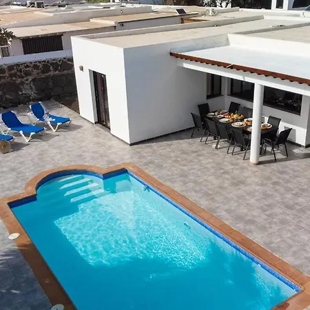 Ferienhaus Casa Marlay Spacious, Heated Pool, Bbq & Fast Wi-fi Only 15 Minutes Walk To Town *