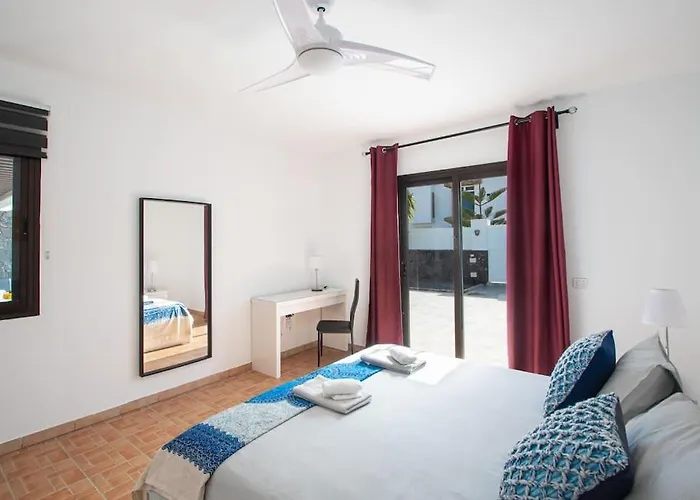 Casa Marlay Spacious, Heated Pool, Bbq & Fast Wi-fi Only 15 Minutes Walk To Town