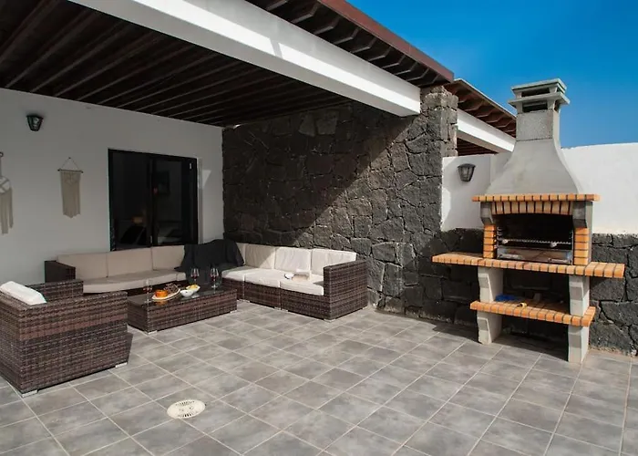 Casa Marlay Spacious, Heated Pool, Bbq & Fast Wi-fi Only 15 Minutes Walk To Town Casa vacanze