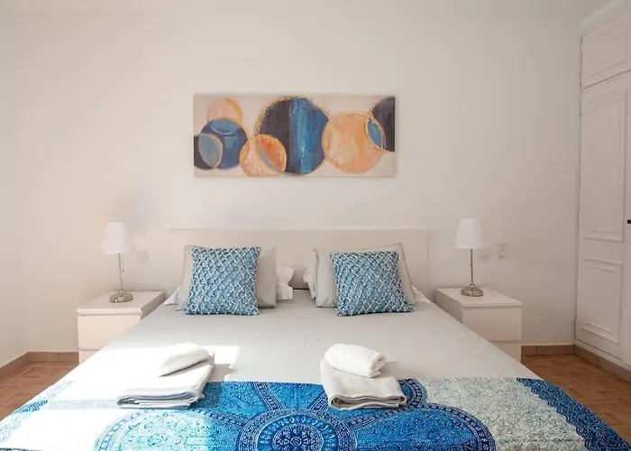 Casa Marlay Spacious, Heated Pool, Bbq & Fast Wi-fi Only 15 Minutes Walk To Town Casa vacanze *