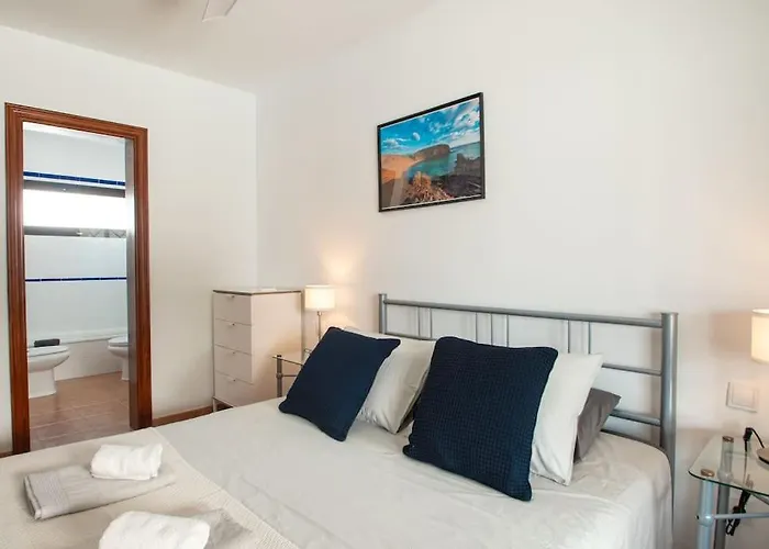 Casa vacanze Casa Marlay Spacious, Heated Pool, Bbq & Fast Wi-fi Only 15 Minutes Walk To Town