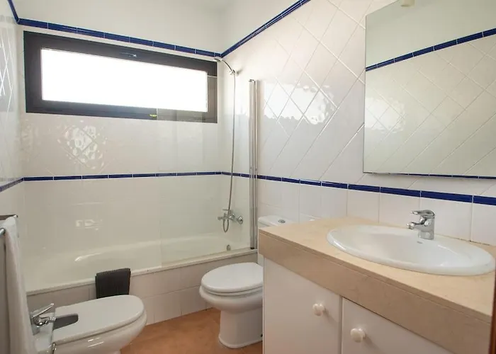 Casa Marlay Spacious, Heated Pool, Bbq & Fast Wi-fi Only 15 Minutes Walk To Town Casa vacanze Playa Blanca (Lanzarote)