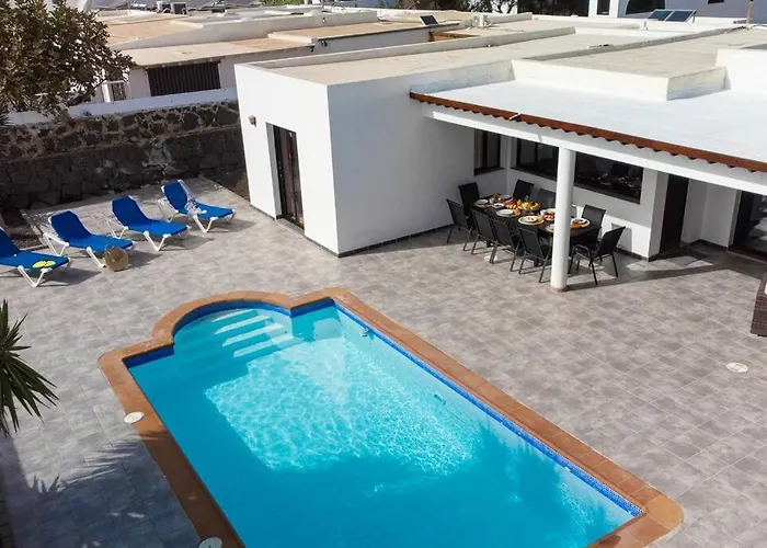 Casa vacanze Casa Marlay Spacious, Heated Pool, Bbq & Fast Wi-fi Only 15 Minutes Walk To Town *