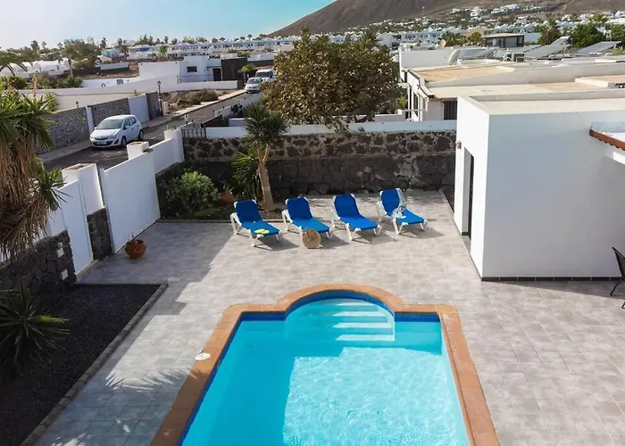 Casa Marlay Spacious, Heated Pool, Bbq & Fast Wi-fi Only 15 Minutes Walk To Town Casa vacanze *