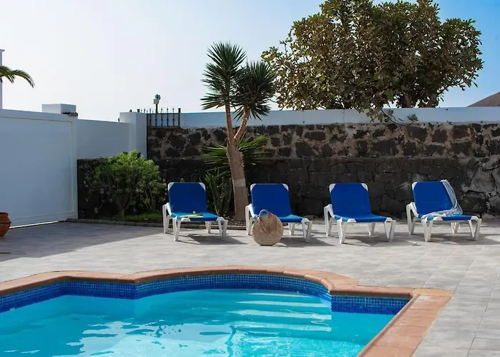 Casa Marlay Spacious, Heated Pool, Bbq & Fast Wi-fi Only 15 Minutes Walk To Town Casa vacanze *
