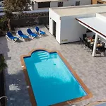 Dom wakacyjny Casa Marlay Spacious, Heated Pool, Bbq & Fast Wi-fi Only 15 Minutes Walk To Town
