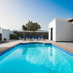 Casa Marlay Spacious, Heated Pool, Bbq & Fast Wi-fi Only 15 Minutes Walk To Town Playa Blanca (Lanzarote)