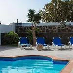 Casa Marlay Spacious, Heated Pool, Bbq & Fast Wi-fi Only 15 Minutes Walk To Town Dom wakacyjny *
