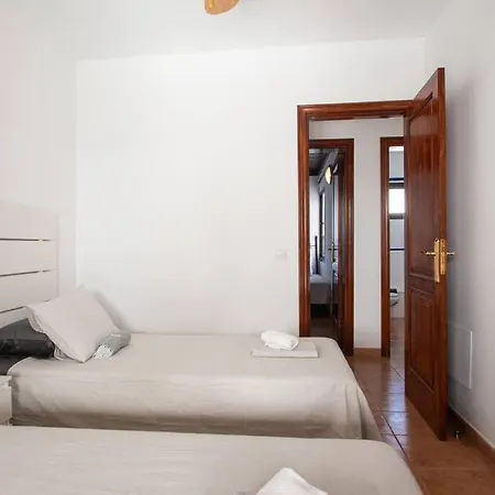 Casa Marlay Spacious, Heated Pool, Bbq & Fast Wi-fi Only 15 Minutes Walk To Town * 普拉亚布兰卡