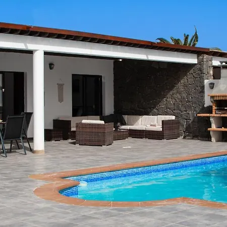 Casa Marlay Spacious, Heated Pool, Bbq & Fast Wi-fi Only 15 Minutes Walk To Town 度假居 *