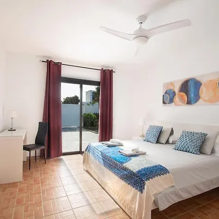 Casa Marlay Spacious, Heated Pool, Bbq & Fast Wi-fi Only 15 Minutes Walk To Town 度假居