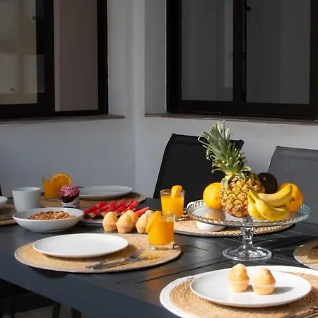 Casa Marlay Spacious, Heated Pool, Bbq & Fast Wi-fi Only 15 Minutes Walk To Town 普拉亚布兰卡