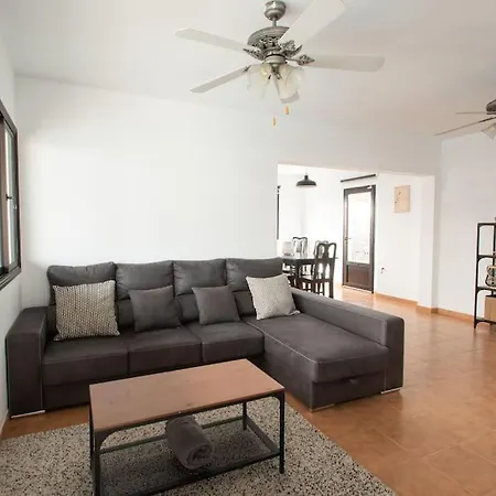 度假居 Casa Marlay Spacious, Heated Pool, Bbq & Fast Wi-fi Only 15 Minutes Walk To Town *