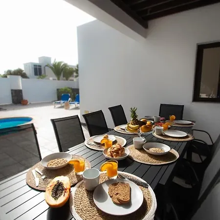 بيت للعطل Casa Marlay Spacious, Heated Pool, Bbq & Fast Wi-fi Only 15 Minutes Walk To Town بلايا بلانكا
