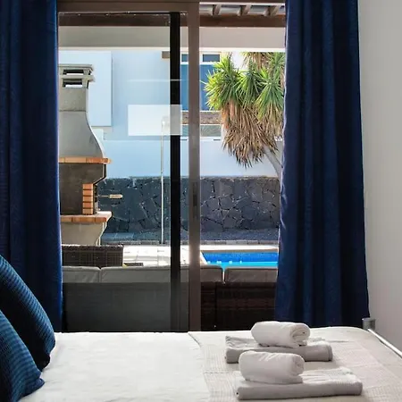 Casa Marlay Spacious, Heated Pool, Bbq & Fast Wi-fi Only 15 Minutes Walk To Town بيت للعطل *
