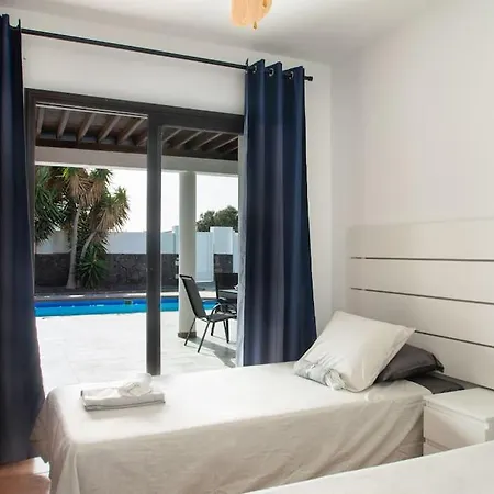 Casa Marlay Spacious, Heated Pool, Bbq & Fast Wi-fi Only 15 Minutes Walk To Town 度假居 普拉亚布兰卡