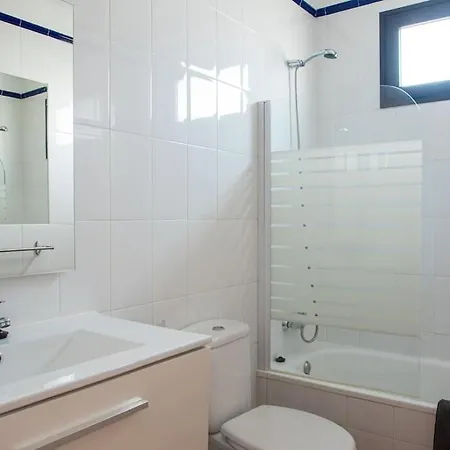 Casa Marlay Spacious, Heated Pool, Bbq & Fast Wi-fi Only 15 Minutes Walk To Town 普拉亚布兰卡