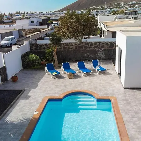 Casa Marlay Spacious, Heated Pool, Bbq & Fast Wi-fi Only 15 Minutes Walk To Town بيت للعطل *