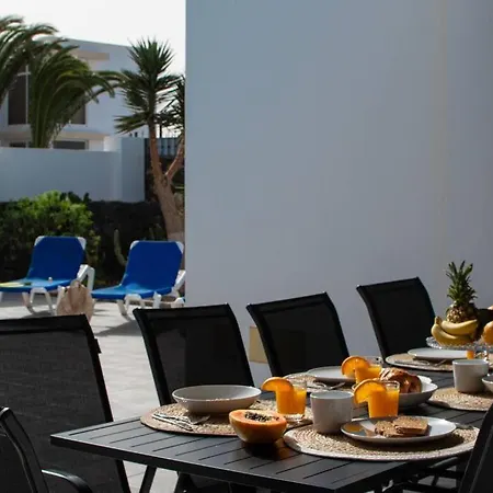 度假居 Casa Marlay Spacious, Heated Pool, Bbq & Fast Wi-fi Only 15 Minutes Walk To Town 普拉亚布兰卡