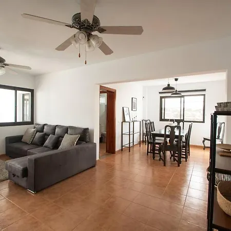 Casa Marlay Spacious, Heated Pool, Bbq & Fast Wi-fi Only 15 Minutes Walk To Town * 普拉亚布兰卡