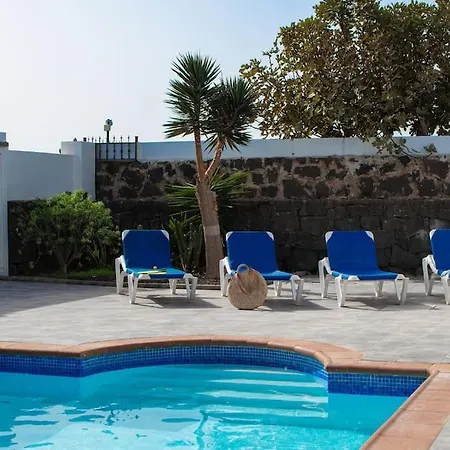 Casa Marlay Spacious, Heated Pool, Bbq & Fast Wi-fi Only 15 Minutes Walk To Town بيت للعطل *