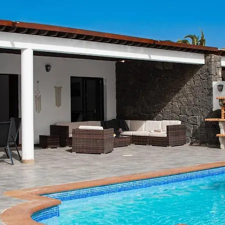 Casa Marlay Spacious, Heated Pool, Bbq & Fast Wi-fi Only 15 Minutes Walk To Town بلايا بلانكا