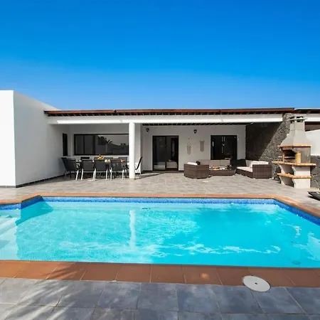 بيت للعطل Casa Marlay Spacious, Heated Pool, Bbq & Fast Wi-fi Only 15 Minutes Walk To Town