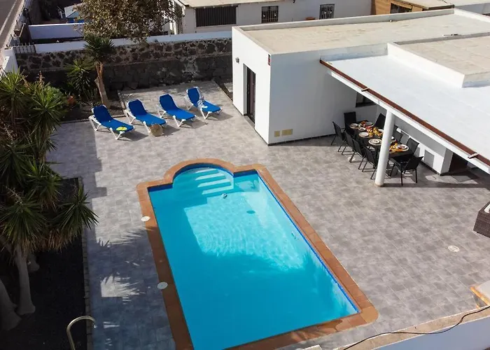 Σπίτι διακοπών Casa Marlay Spacious, Heated Pool, Bbq & Fast Wi-fi Only 15 Minutes Walk To Town