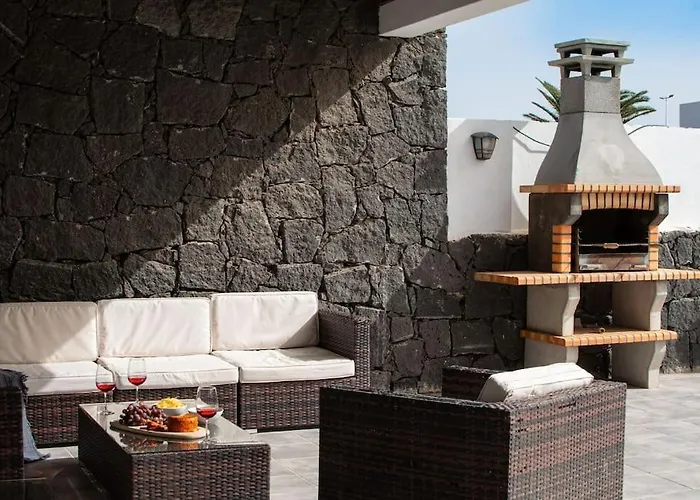 Casa Marlay Spacious, Heated Pool, Bbq & Fast Wi-fi Only 15 Minutes Walk To Town *