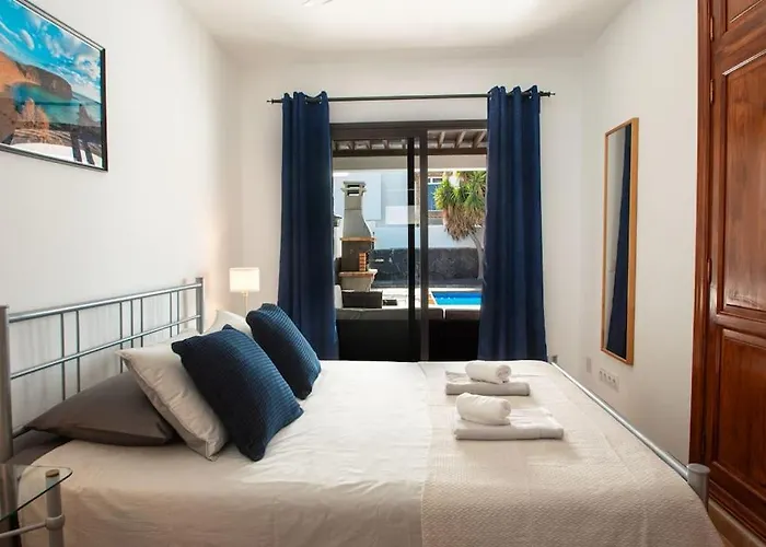 Casa Marlay Spacious, Heated Pool, Bbq & Fast Wi-fi Only 15 Minutes Walk To Town *