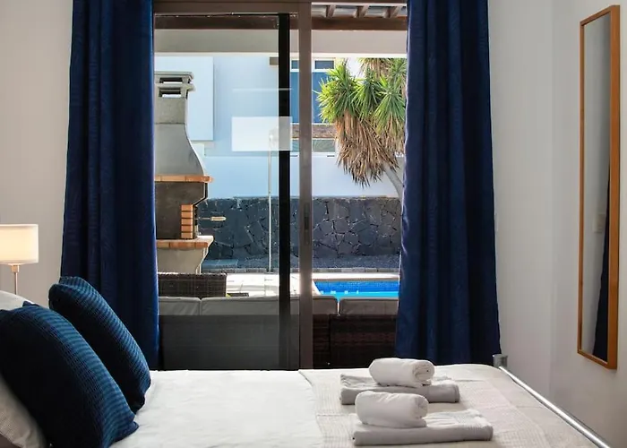 Casa Marlay Spacious, Heated Pool, Bbq & Fast Wi-fi Only 15 Minutes Walk To Town Feriehus *