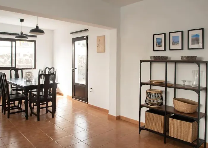 Casa Marlay Spacious, Heated Pool, Bbq & Fast Wi-fi Only 15 Minutes Walk To Town *