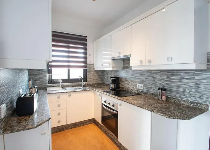 Feriehus Casa Marlay Spacious, Heated Pool, Bbq & Fast Wi-fi Only 15 Minutes Walk To Town