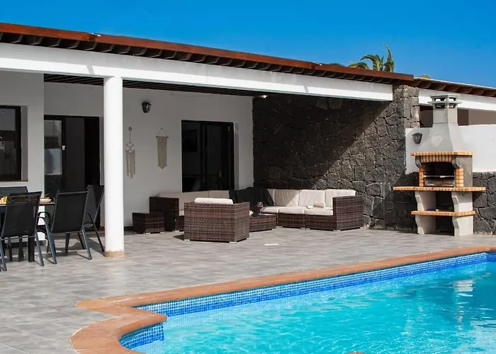 Casa Marlay Spacious, Heated Pool, Bbq & Fast Wi-fi Only 15 Minutes Walk To Town Πλάγια Μπλάνκα