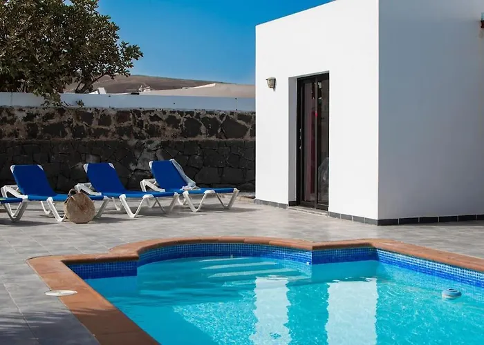 Casa Marlay Spacious, Heated Pool, Bbq & Fast Wi-fi Only 15 Minutes Walk To Town