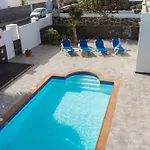 Casa Marlay Spacious, Heated Pool, Bbq & Fast Wi-fi Only 15 Minutes Walk To Town * Playa Blanca (Lanzarote)