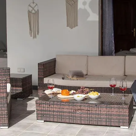 Casa Marlay Spacious, Heated Pool, Bbq & Fast Wi-fi Only 15 Minutes Walk To Town *