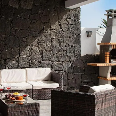 Casa Marlay Spacious, Heated Pool, Bbq & Fast Wi-fi Only 15 Minutes Walk To Town *