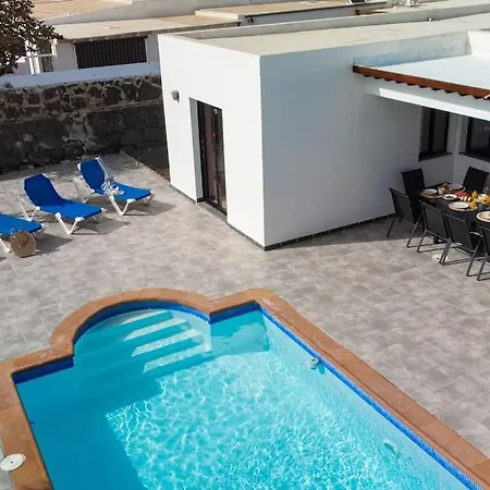 בית נופש Casa Marlay Spacious, Heated Pool, Bbq & Fast Wi-fi Only 15 Minutes Walk To Town פלאיה בלנקה