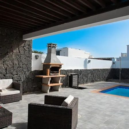 Casa Marlay Spacious, Heated Pool, Bbq & Fast Wi-fi Only 15 Minutes Walk To Town Holiday home