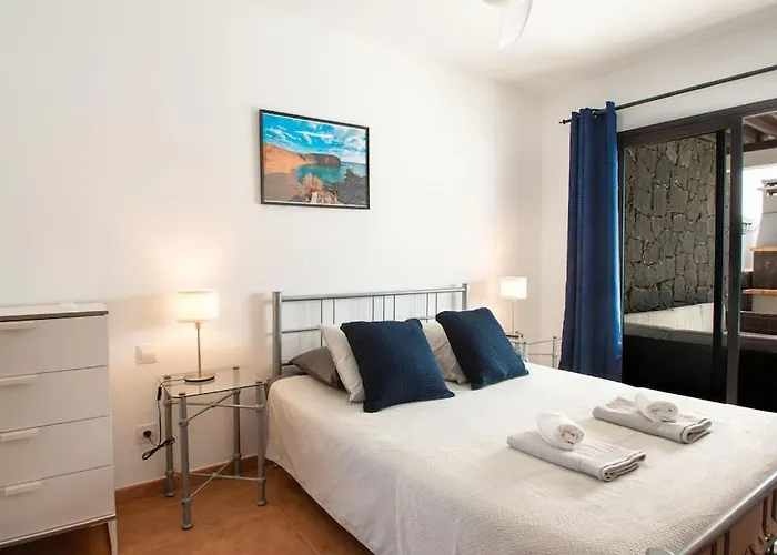 Casa Marlay Spacious, Heated Pool, Bbq & Fast Wi-fi Only 15 Minutes Walk To Town Playa Blanca (Lanzarote)