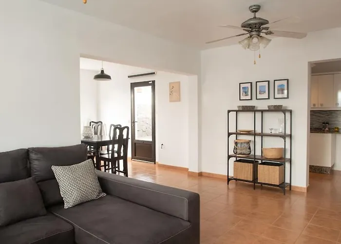 Casa Marlay Spacious, Heated Pool, Bbq & Fast Wi-fi Only 15 Minutes Walk To Town בית נופש פלאיה בלנקה